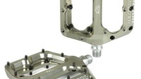 Renthal Revo-F Flat Pedal %28AluGold%29.jpeg?VersionId=c5unptkfutbpcGAxF